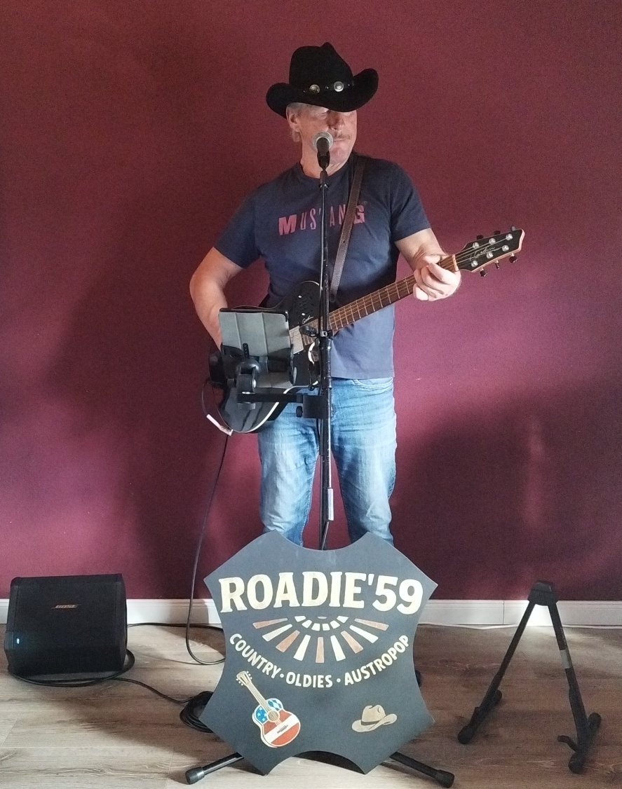 Roadie'59 mit Gitarre und Logo