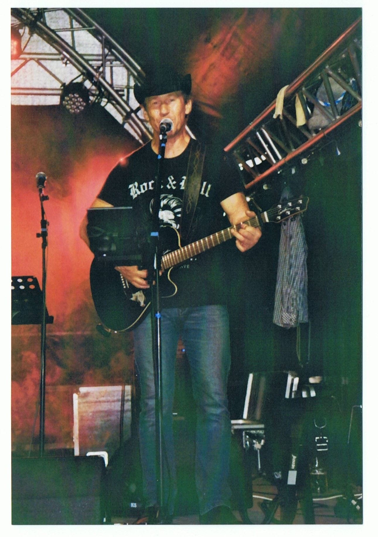 Roadie'59 bei einem Auftritt im Freien